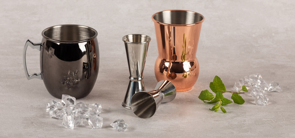 COCKTAIL GLASSES AND MEASURING CUPS